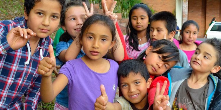 niños y niñas