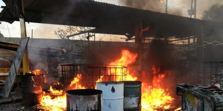 incendio en recicladora