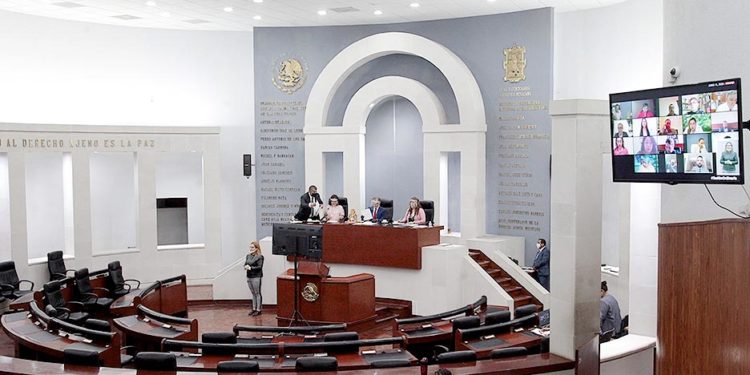 destrozos en Congreso de SLP