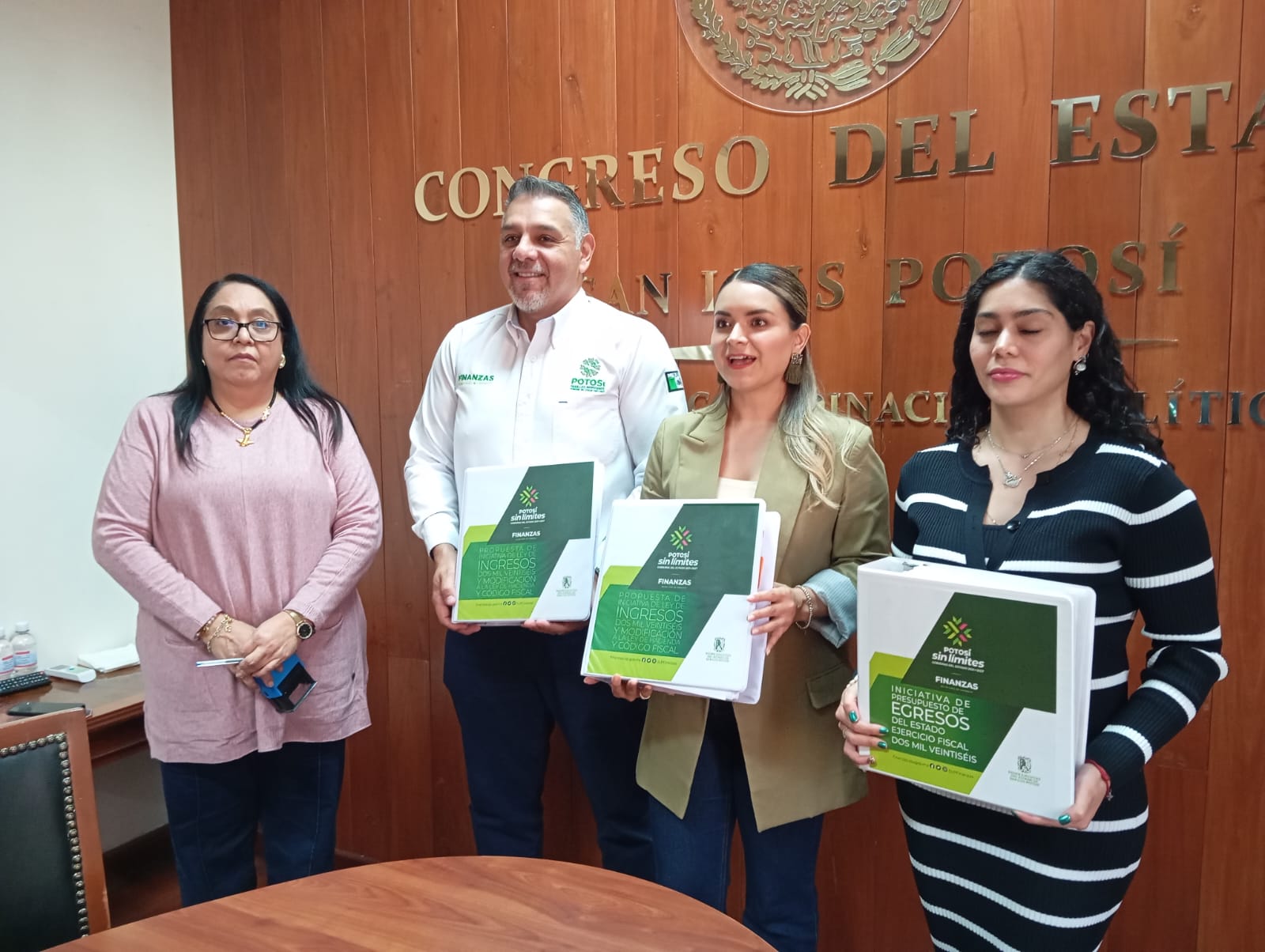 gobierno entrega paquete económico al congreso en slp el presupuesto es de mas de 70 mil millones de pesos