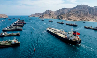 Decenas de buques petroleros navegan por el estrecho de Ormuz